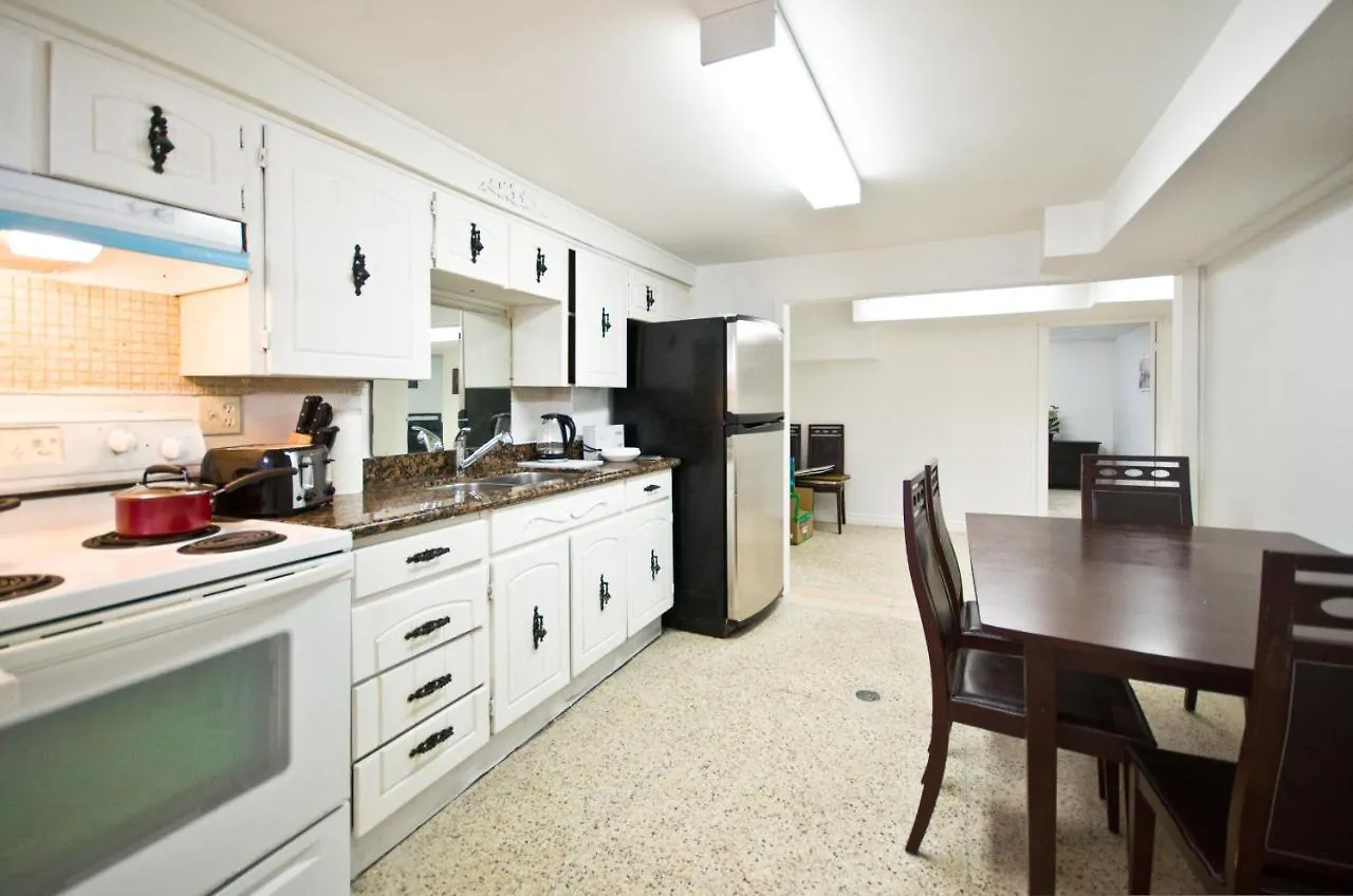 2 Bedroom Apartment 0*, Toronto Kanada